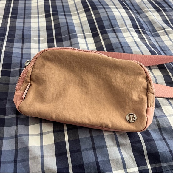 LULULEMON EVERYWHERE BELT BAG IN PINK - Picture 2 of 4